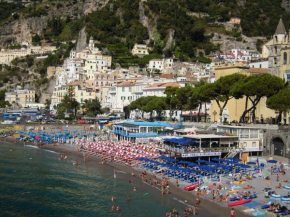 Peonia, Amalfi